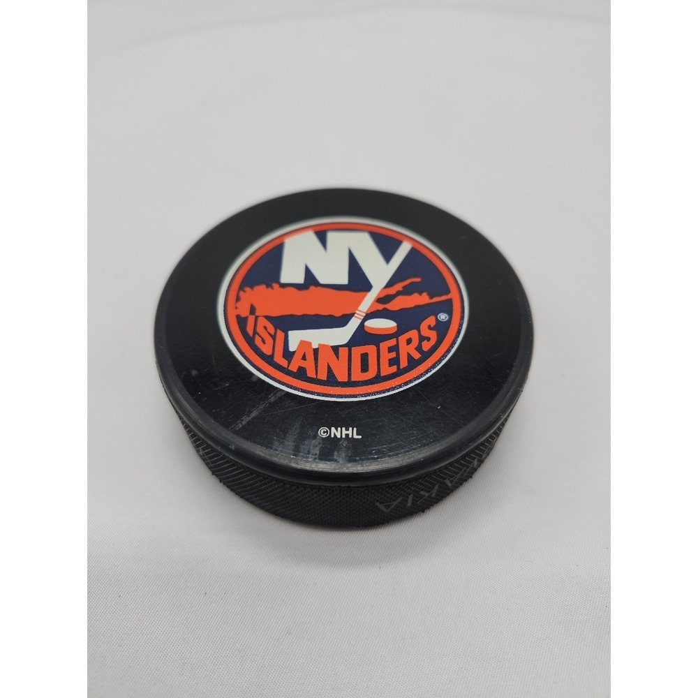 Vintage NY Islanders Hockey Puck Vegum Official Made In Slovakia‎